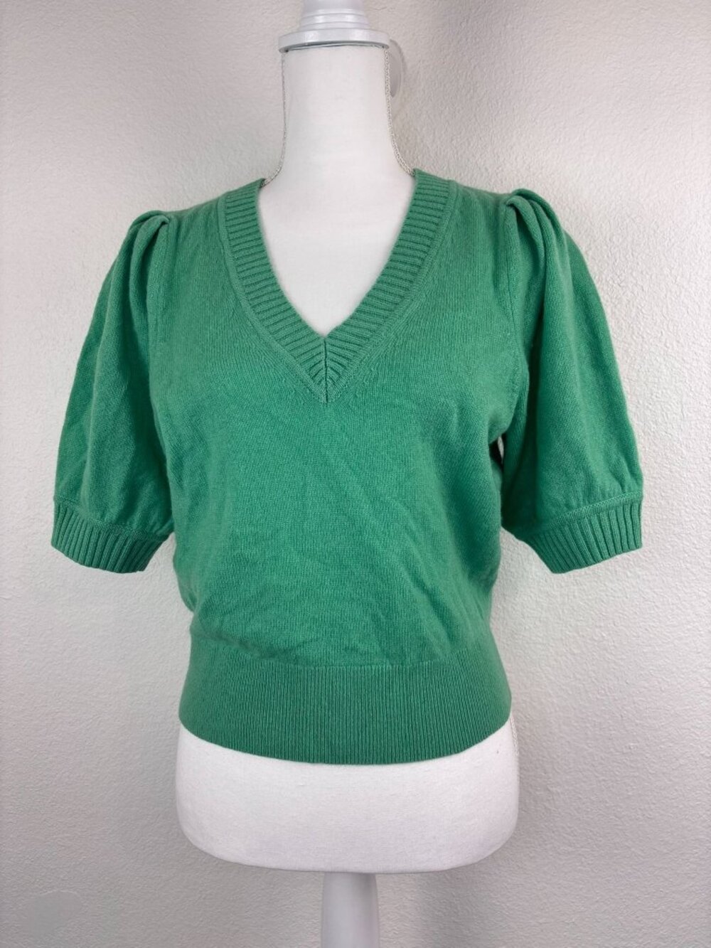White+Warren women's XS green v-neck short puff sleeve cashmere blouse sweater